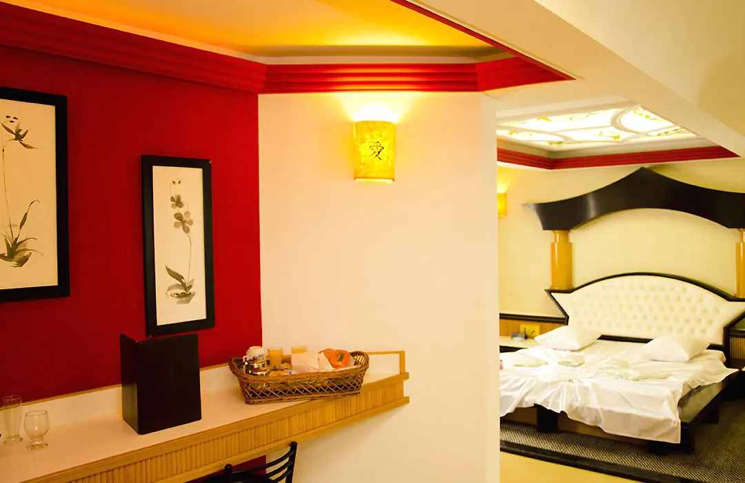 Omega Palace-1