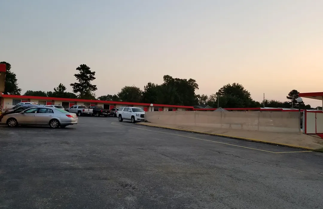 Dogwood Motel-1