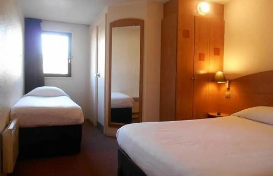 Mondhotel Chelles-1
