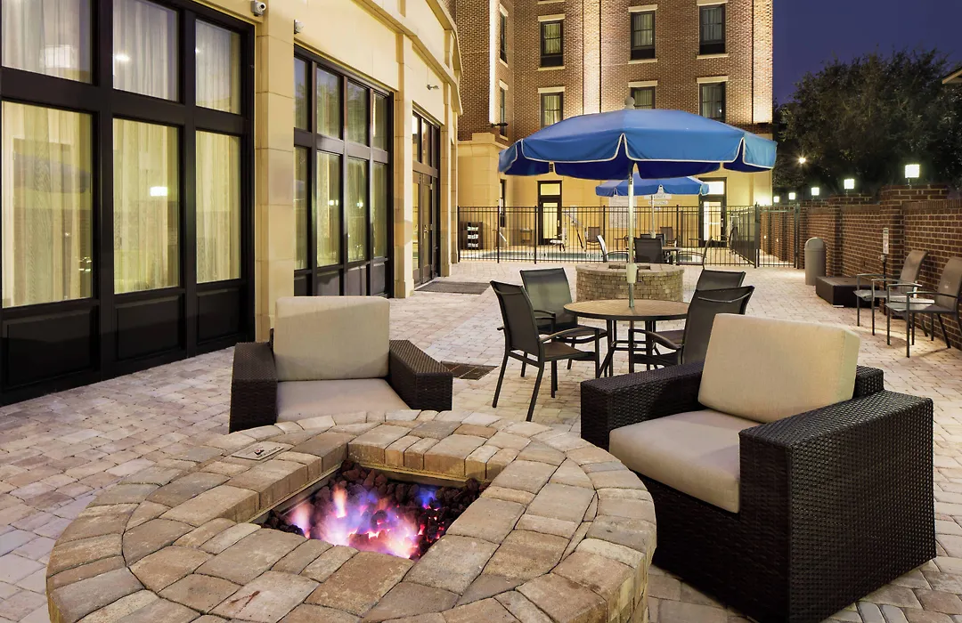 Fairfield Inn & Suites By Marriott Savannah Downtown Historic District-1