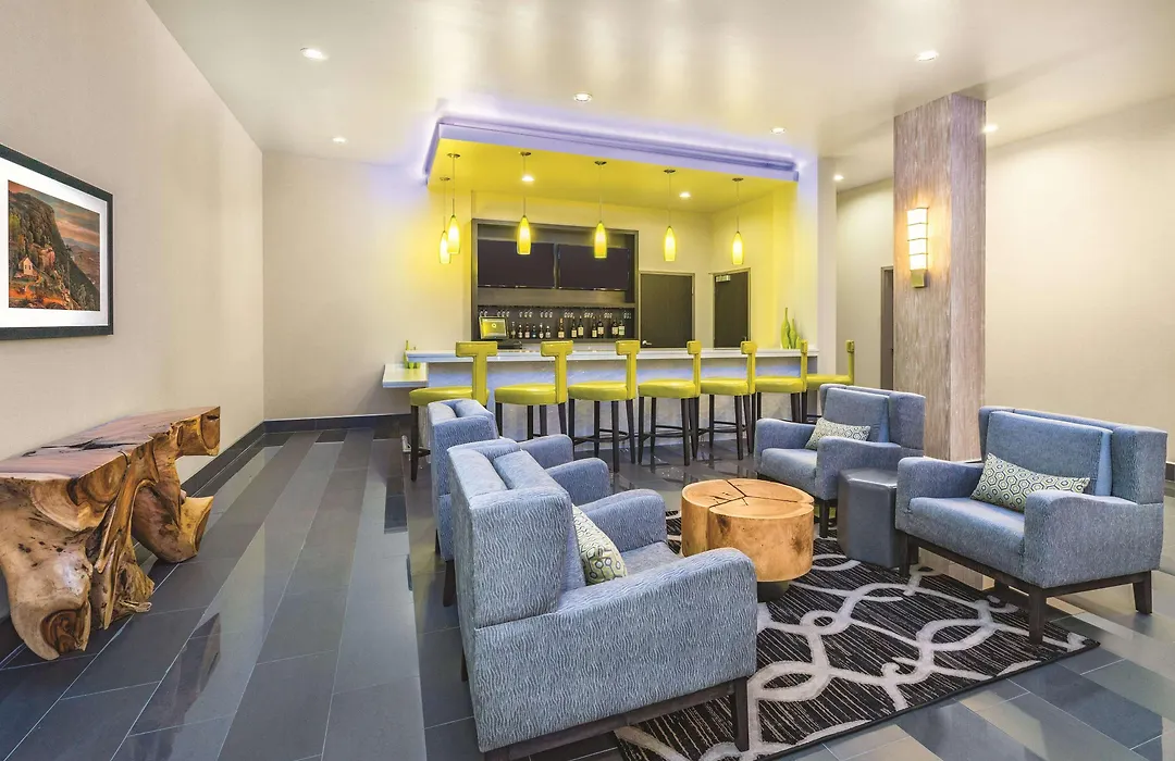 La Quinta Inn & Suites By Wyndham Cleveland Near Lee Univ-1