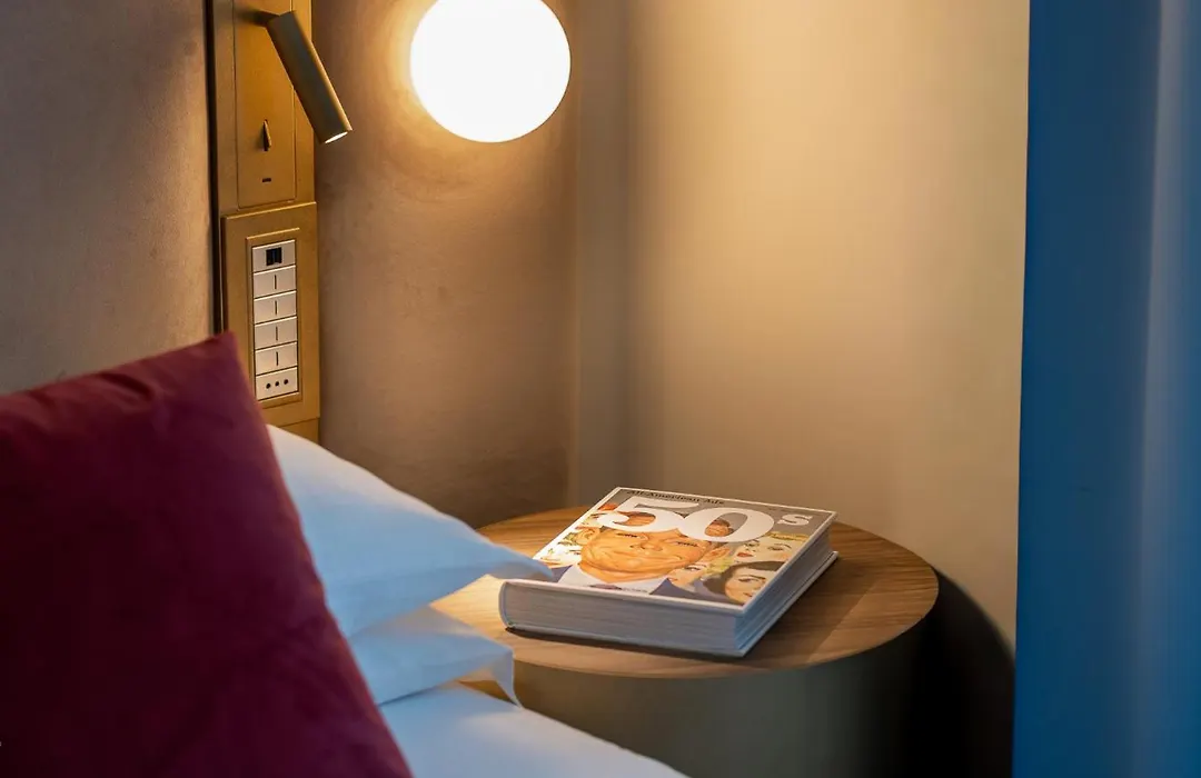 Hotel Canada-1