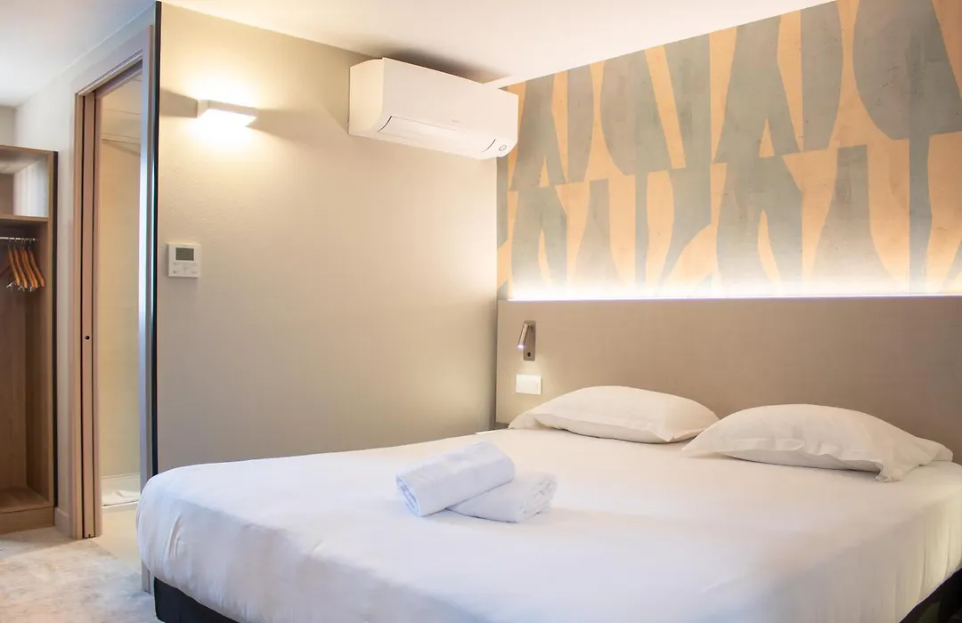 Brit Hotel Avignon Sud Le Calendal-1
