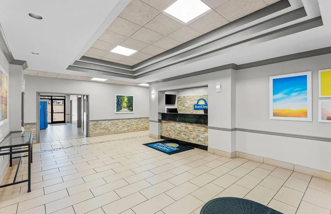 Days Inn & Suites By Wyndham Cedar Rapids-1