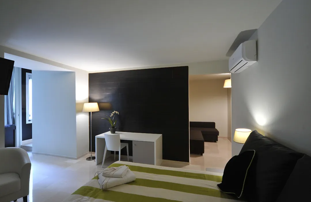 Gatto Bianco House-1