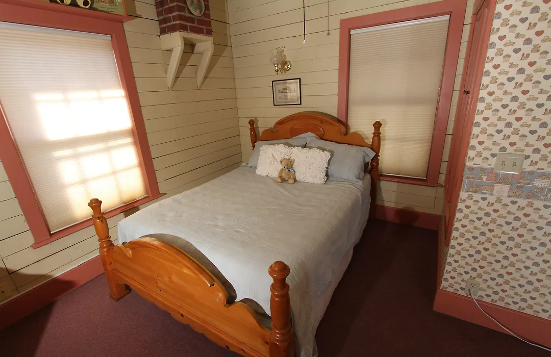 Carriage House Bed & Breakfast-1
