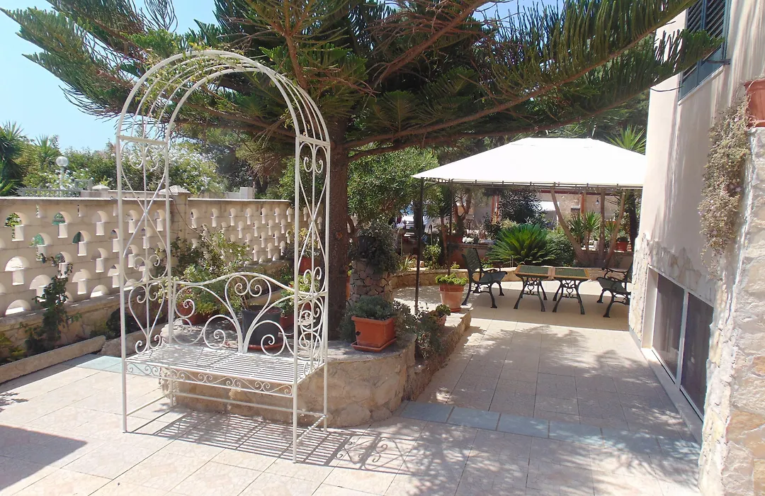 Alloggio In Villa Cristina B&B-1