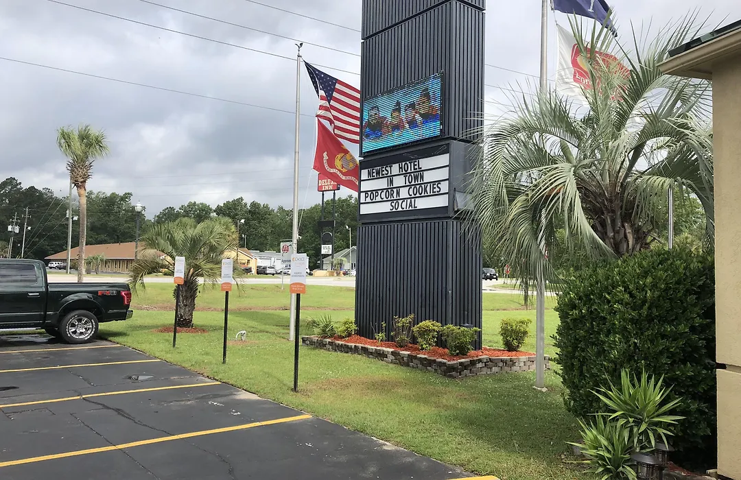 Econo Lodge-1