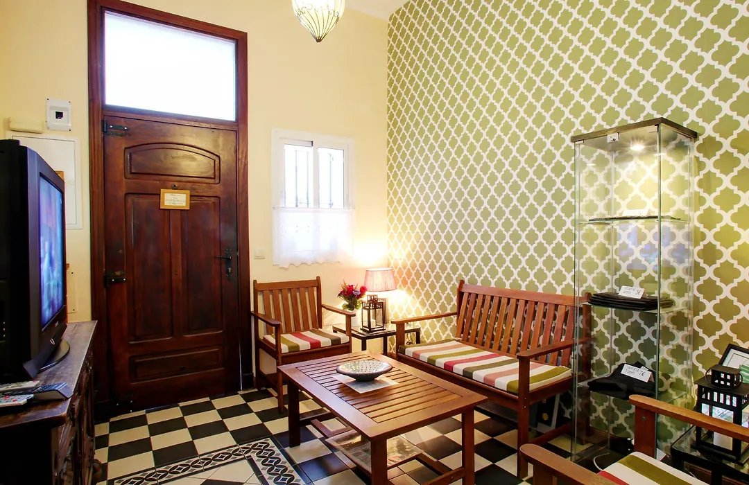 Málaga Lodge Guesthouse-1