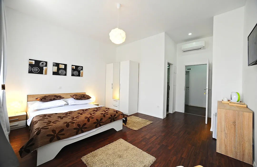 Valenti Rooms-1