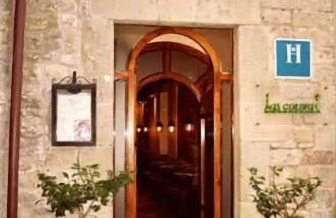 Hostal Las Coronas-1