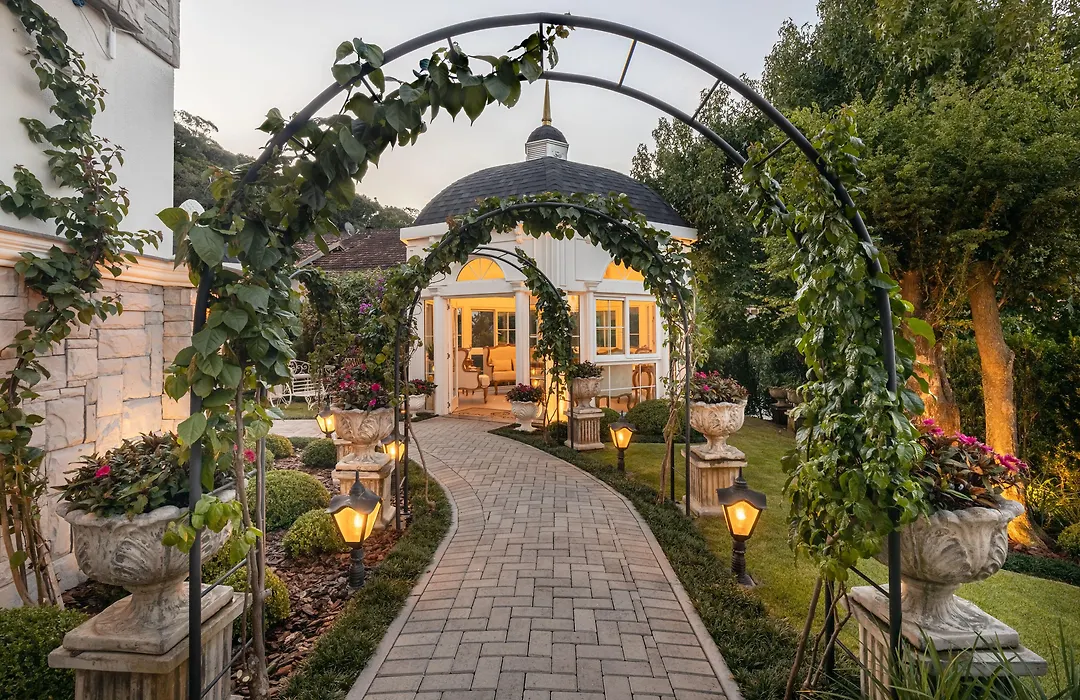 Hotel Colline De France-1