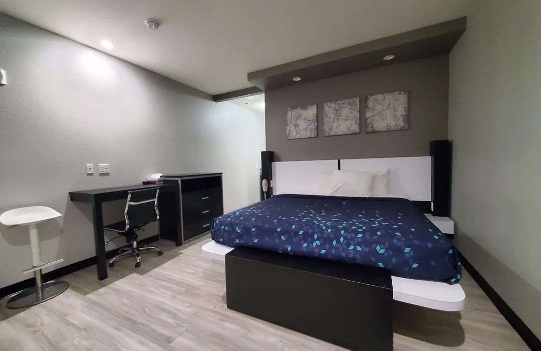 Crystal Inn-1