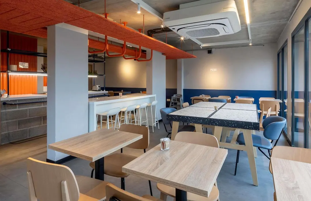 Ibis Budget Pontivy-1