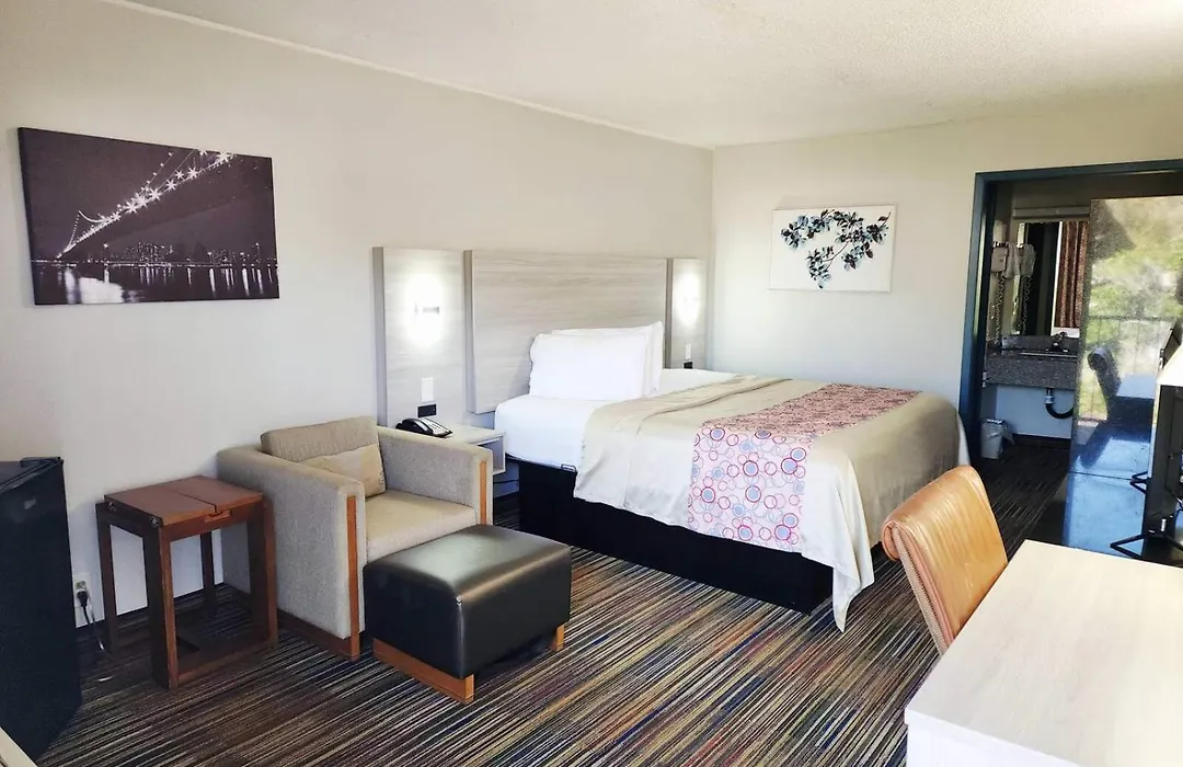 Discovery Inn Lafayette-1