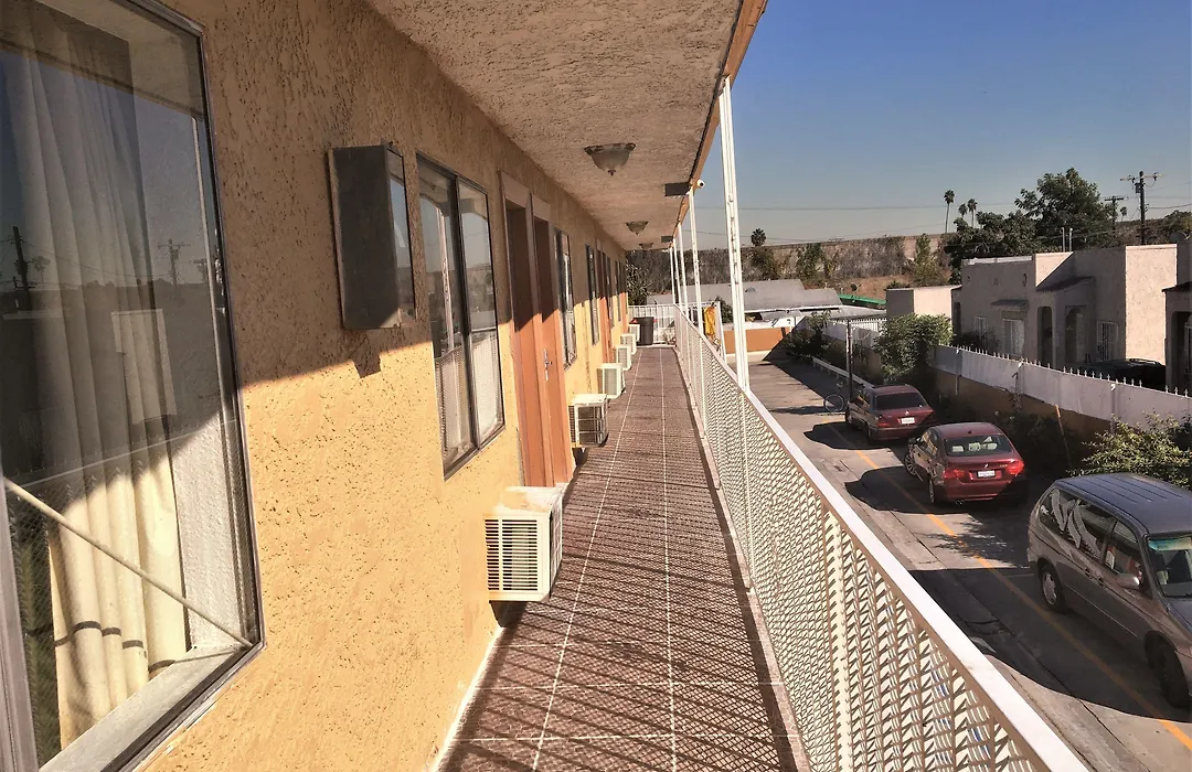 4 Star Motel-1