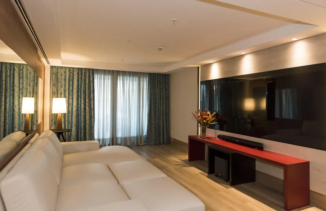 Vogal Luxury Beach Hotel & Spa-1