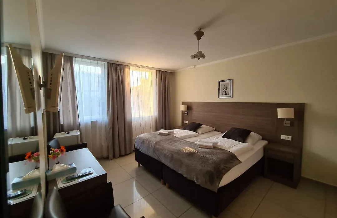 Hotel Cara Vita Cologne-1