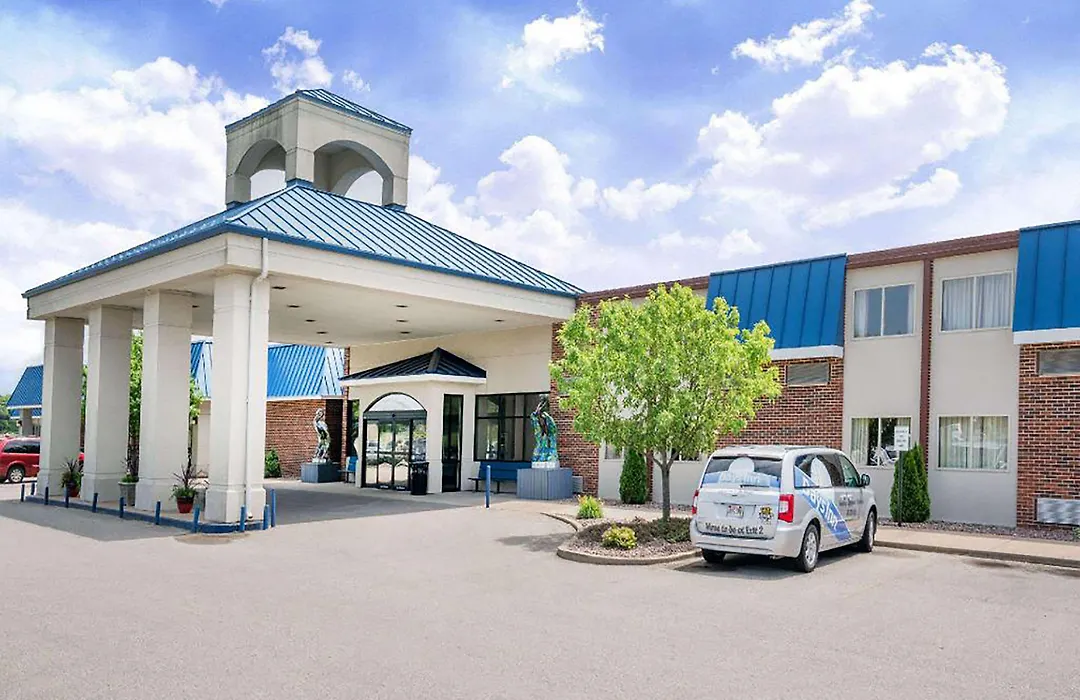 Norwood Inn & Suites La Crosse-1