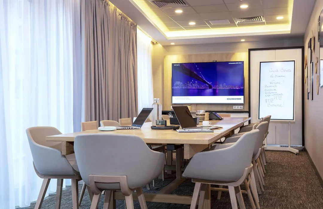 Hilton Garden Inn Paris Massy-1