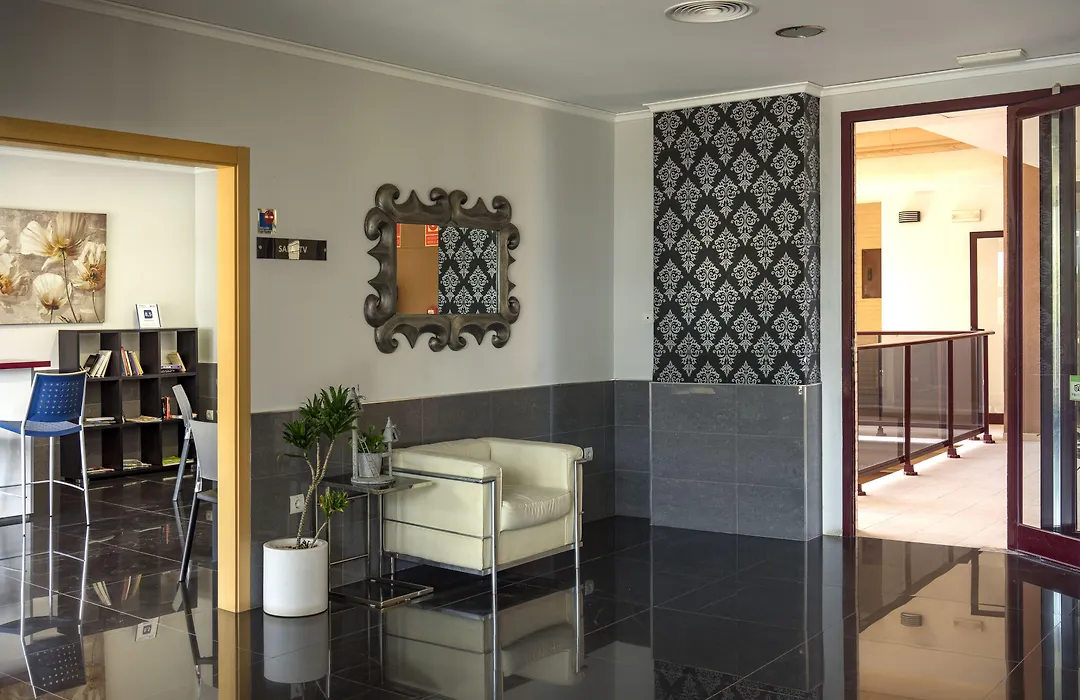 Aparthotel El Faro-1