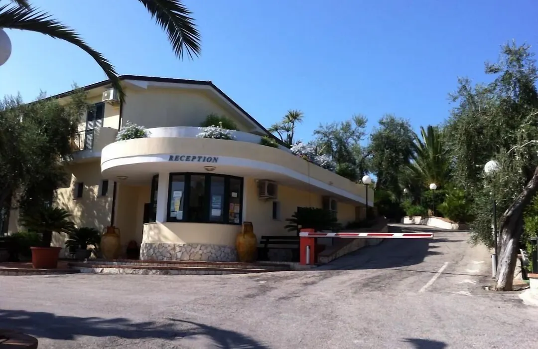 Villaggio Turistico Defensola-1