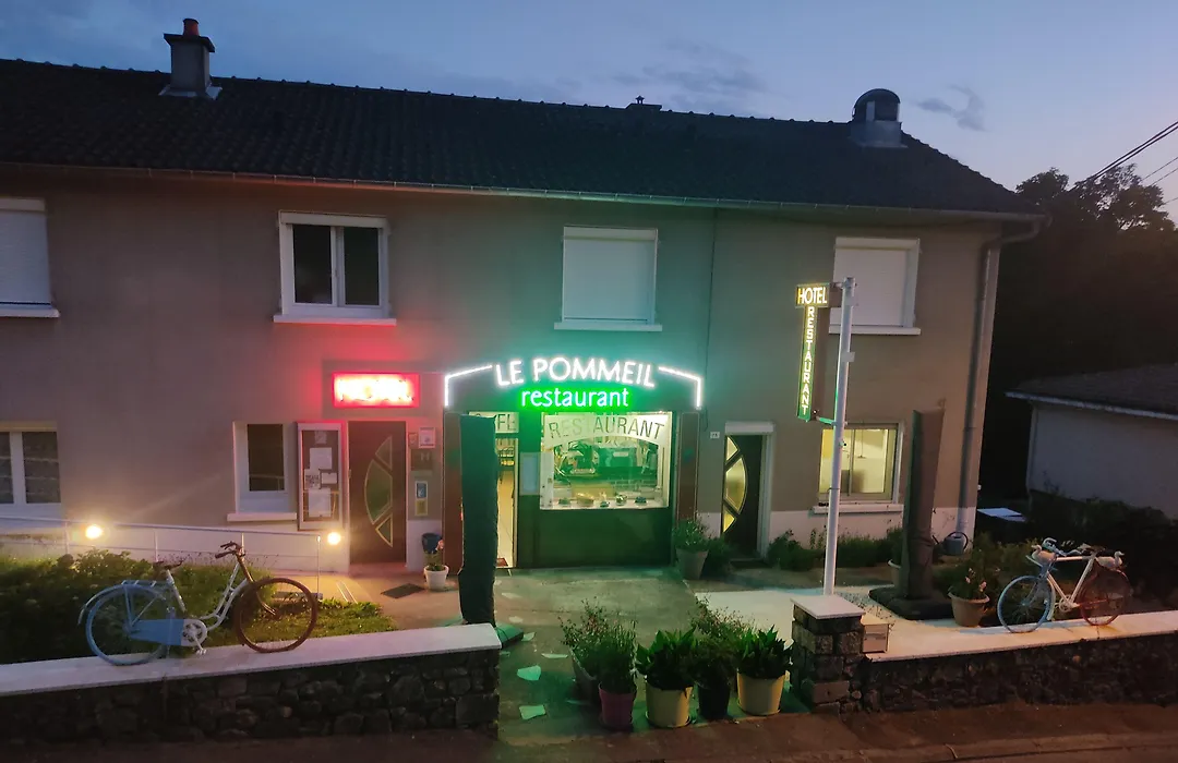 Hôtel Le Pommeil-1