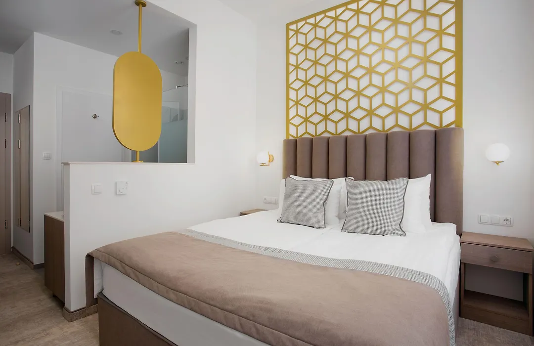 Mera Hotel-1