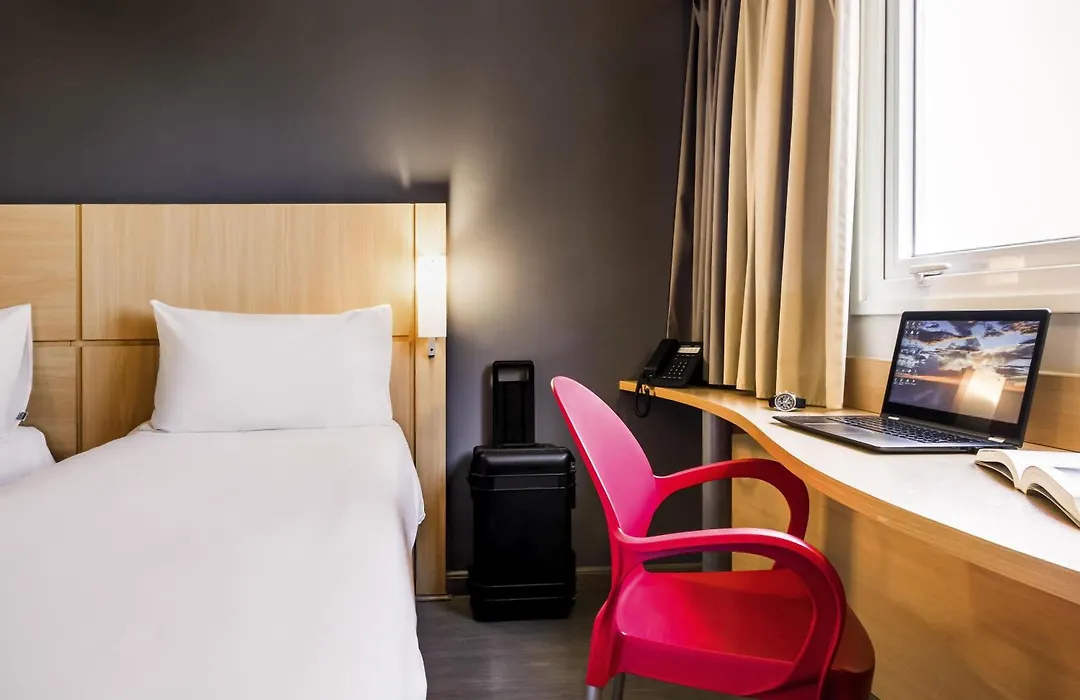 Ibis Marilia-1
