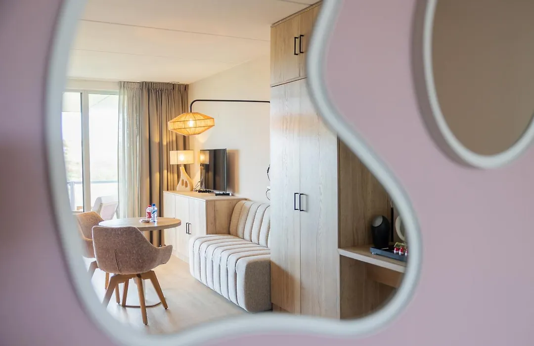 Strandhotel Buren aan Zee-1