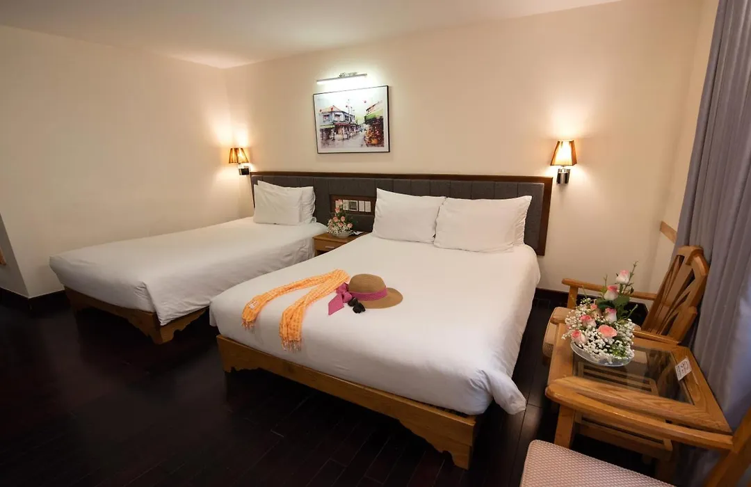 Romance Hotel-1