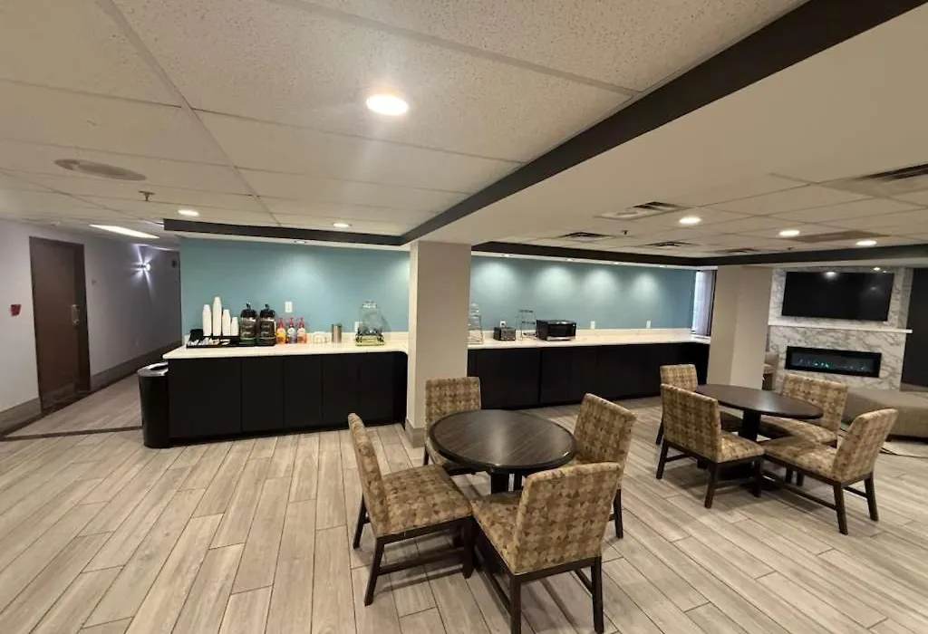 Quality Inn & Suites Detroit Metro Airport-1
