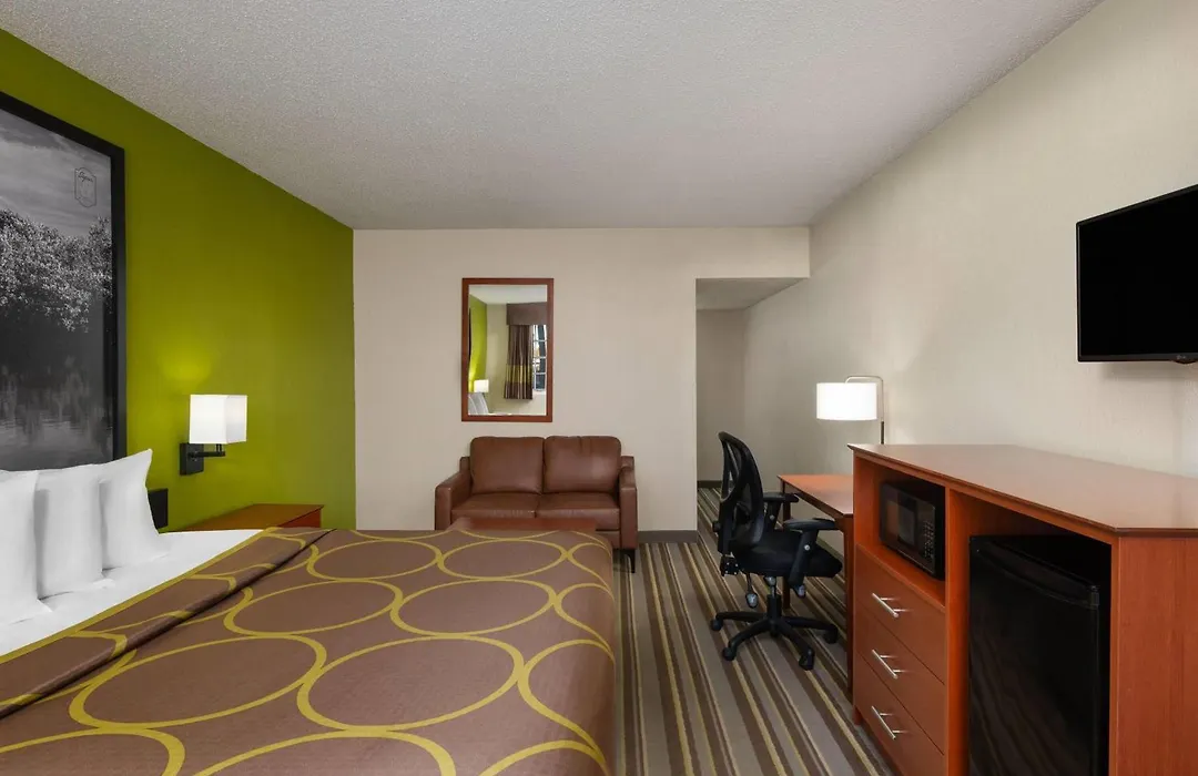 Super 8 By Wyndham Lake City-1