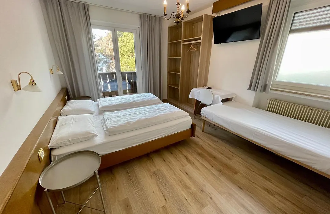 B&B Transit Rooms - Your Stopover, Free Parking-1