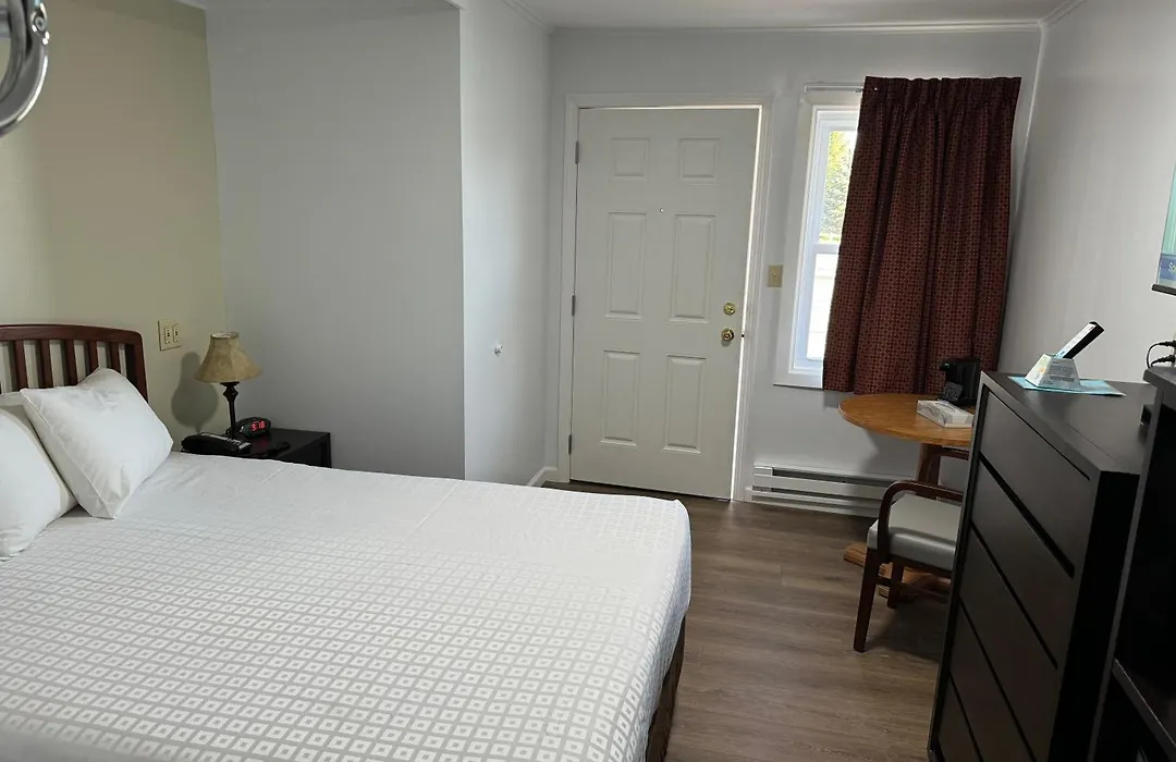 Lake 'N Pines Motel-1