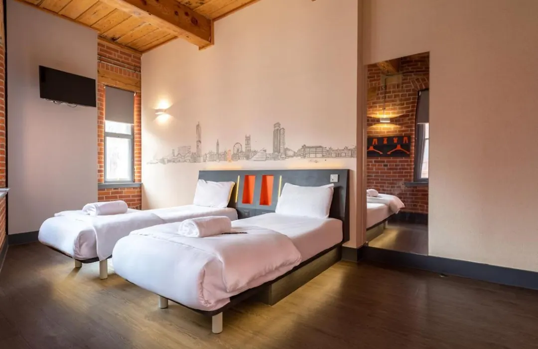 Easyhotel Manchester-1