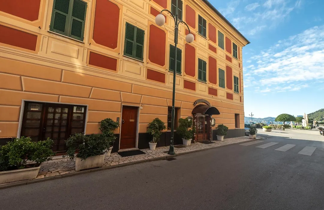 331 - Lord Nelson Chiavri - Appartamento 4 fronte mare-1