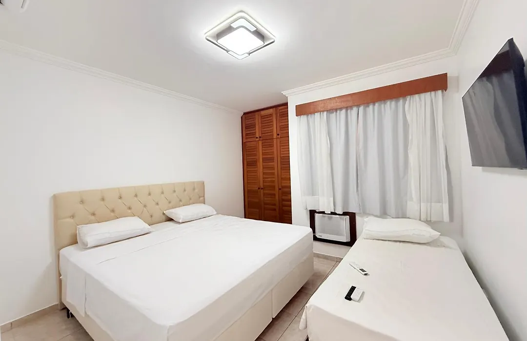 Flat estudio 110 Amarilis Riviera de São Lourenço, 03 piscina climatizada, serviço de hotelaria, limpesa e troca de toalhas diária, carregador veiculo elétrico e servico de praia finais de semana WiFi 500-1