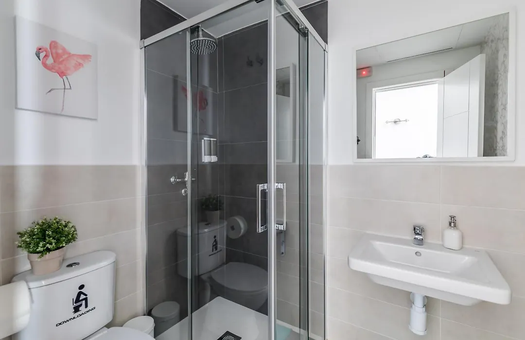 Ayz Juan De Mena - Auto Check-In Property-1
