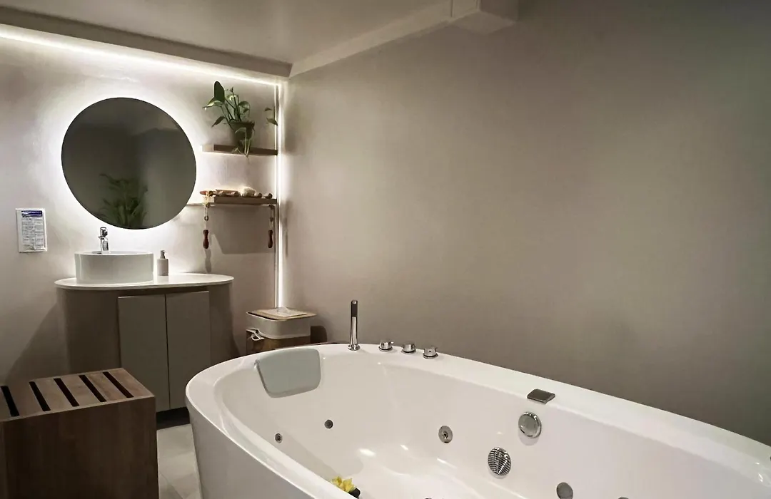 York Medellin, Curio Collection By Hilton-1
