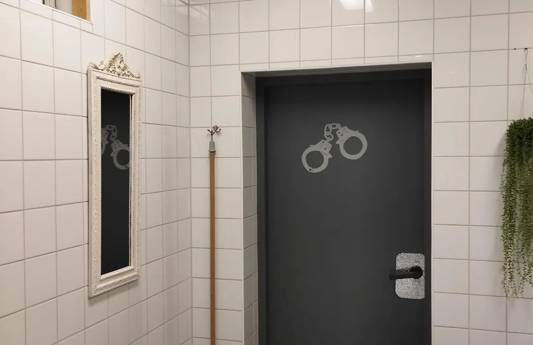 Voormalige Gevangenis Cel bij B&B Gezond aan Zee - Toegang Wellnesstuin meerprijs-1
