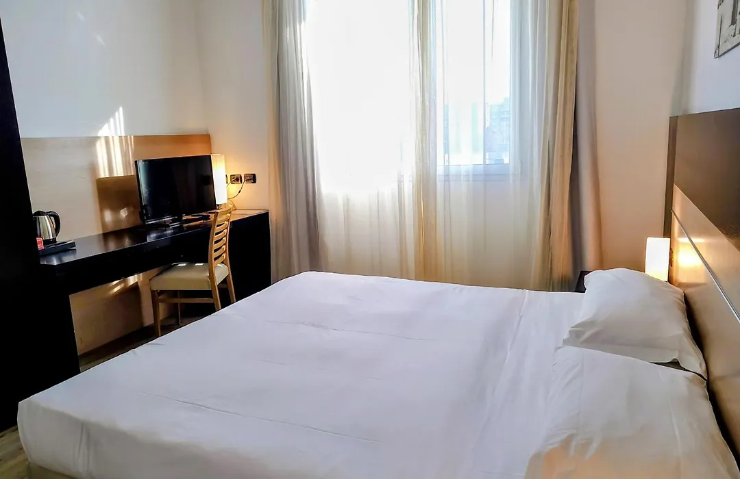 Hotel Carpi-1