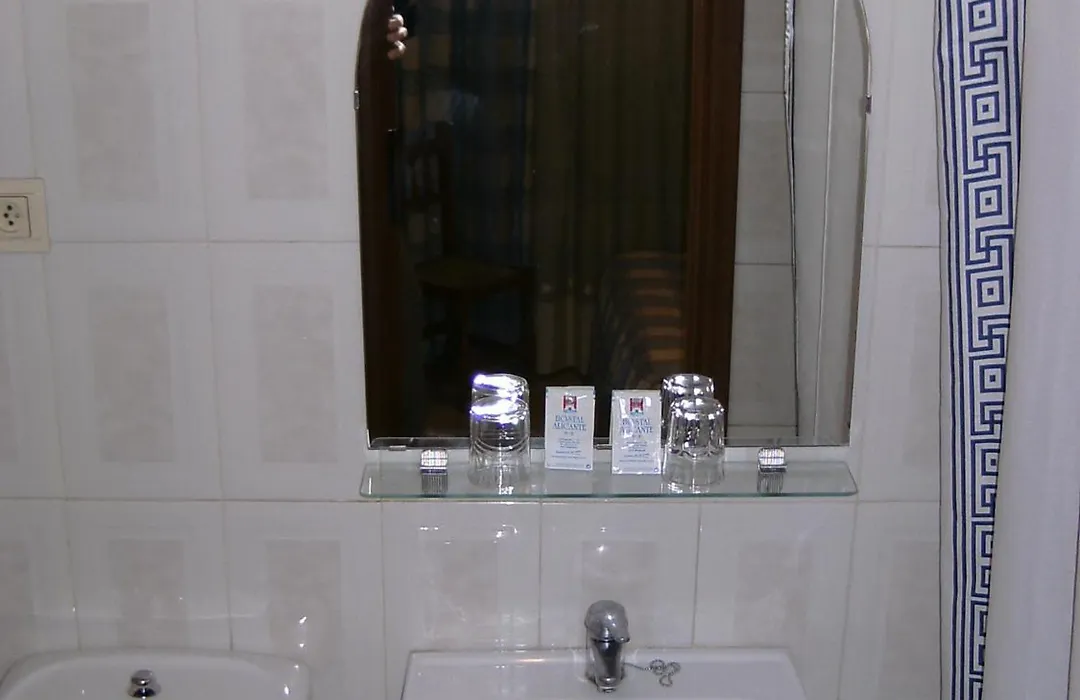Hostal Alicante-1