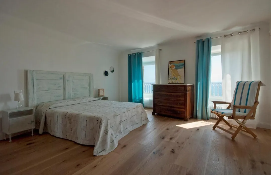B&B Tre Finestre sul Mare-1