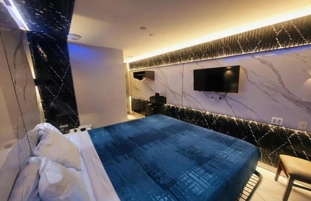 Umbrella Hotel Brooklyn - Newly Renovated-1