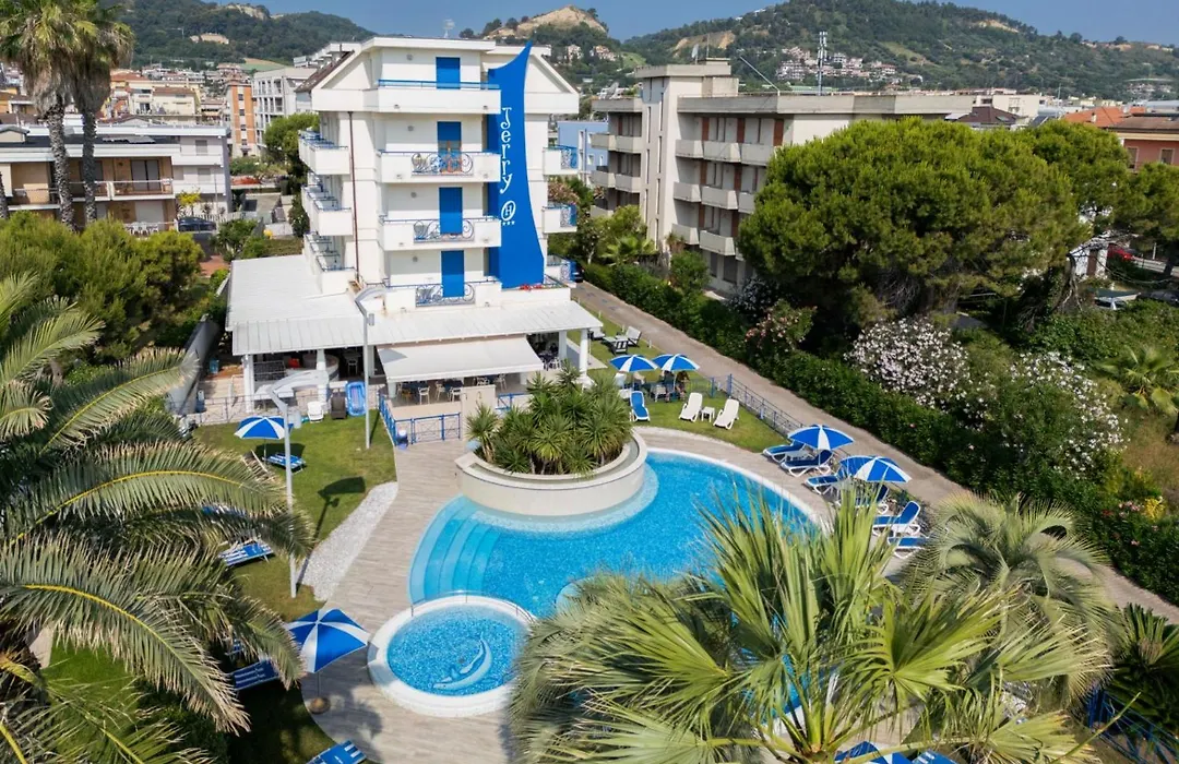 Hotel Jerry - Beachfront & Private Pool-1