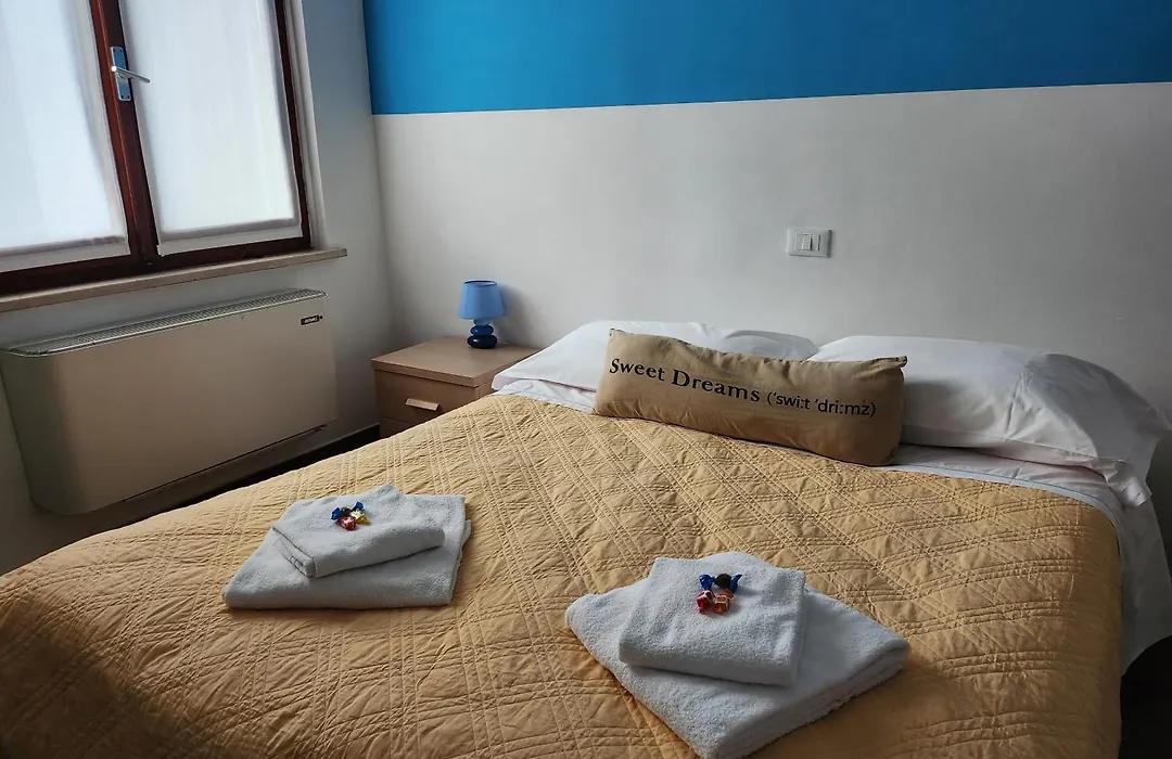 Blue Hotel-1