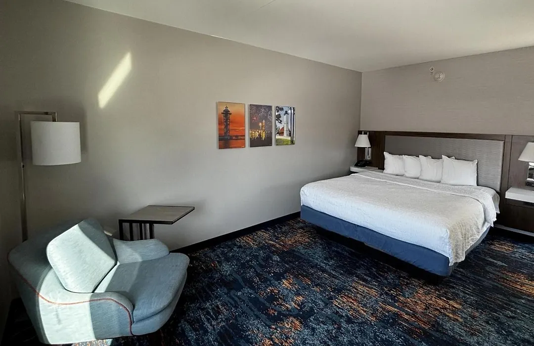 Hampton Inn & Suites Erie Bayfront-1