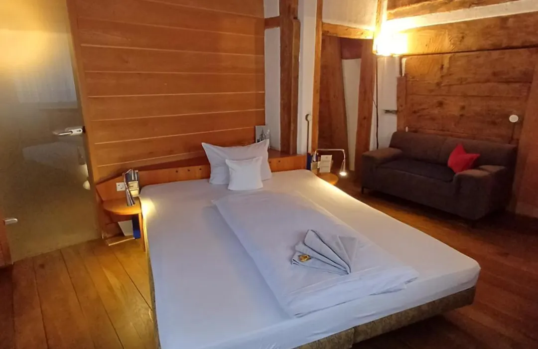 Hotel Schiefes Haus-1