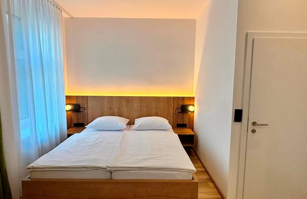 Hotel Lucia-1